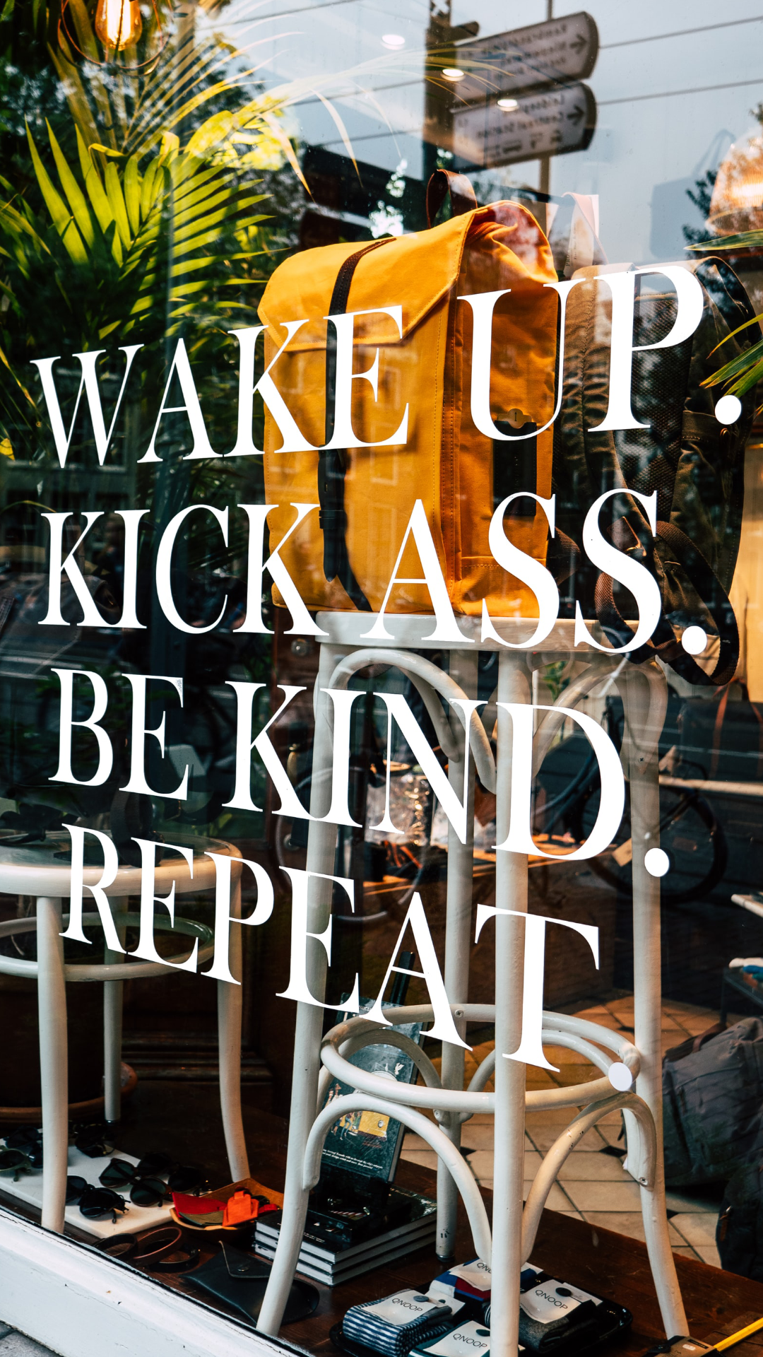 Wake up.
Kick ass.
Be kind.
Repeat.

[Svegliati.
Tira calci nel sedere.
Sii gentile.
Ripeti.]